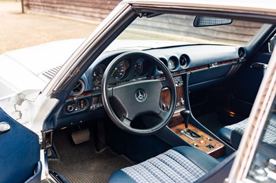 Lot 141 - 1986 Mercedes-Benz 560SL