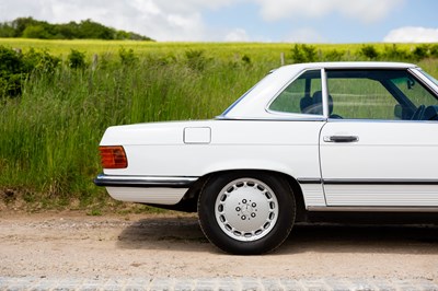 Lot 141 - 1986 Mercedes-Benz 560SL