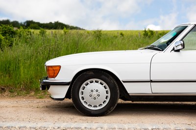 Lot 141 - 1986 Mercedes-Benz 560SL