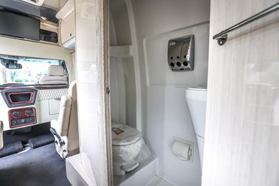 Lot 233 - 2014 Mercedes-Benz Airstream Interstate