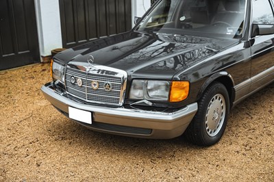 Lot 1988 Mercedes-Benz 420 SEL