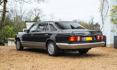 Lot 1988 Mercedes-Benz 420 SEL