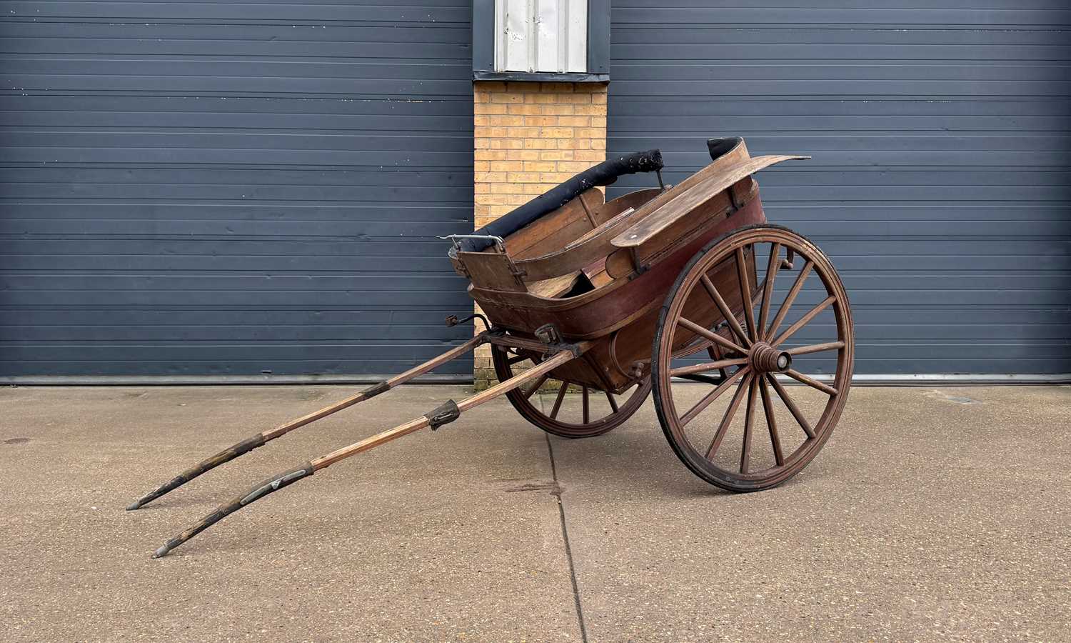 Lot 25 - Governess style horse cart *WITHDRAWN*