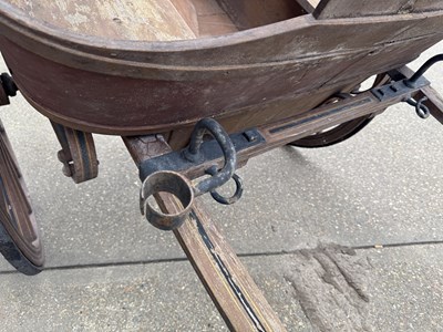 Lot 25 - Governess style horse cart *WITHDRAWN*