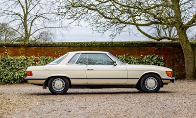 Lot 1980 Mercedes-Benz 450 SLC