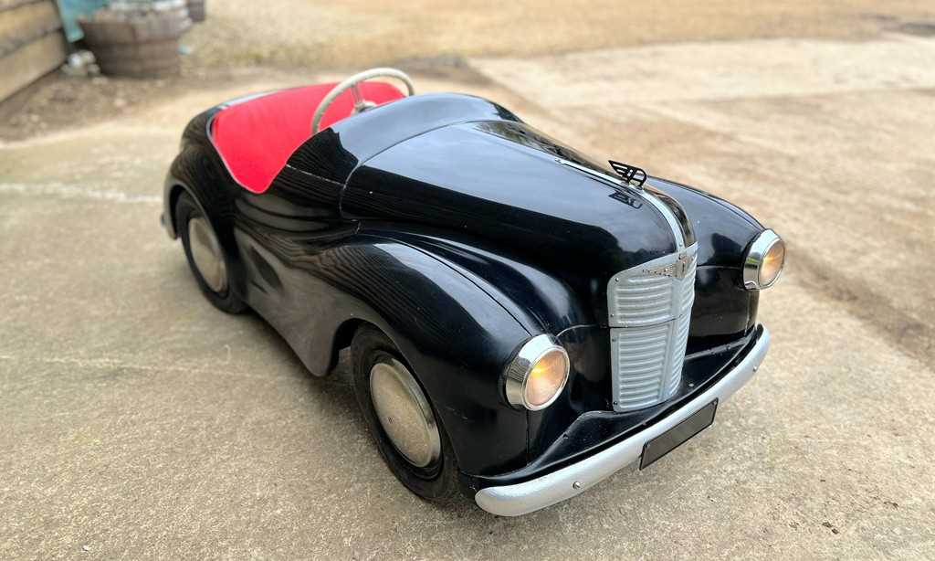 Lot 1962 Austin J40 Pedal Car