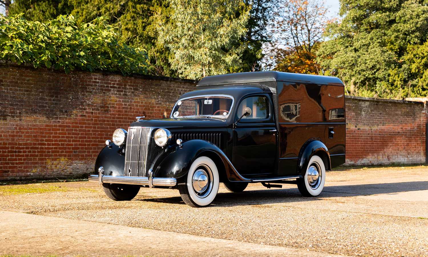 Lot 1954 Ford Pilot V8 Van