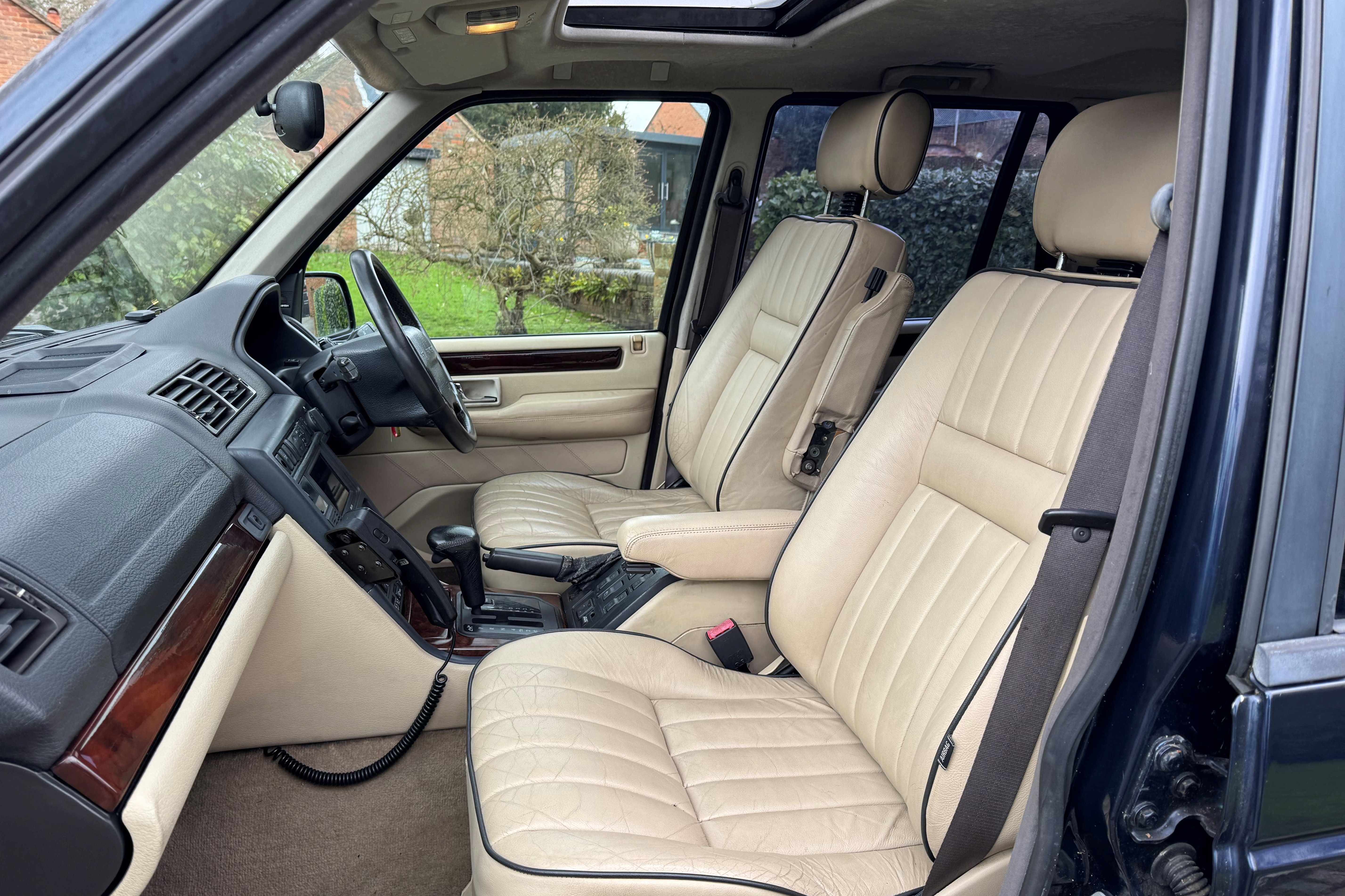 Lot 259 - 1999 Range Rover Vogue Autobiography (4.6