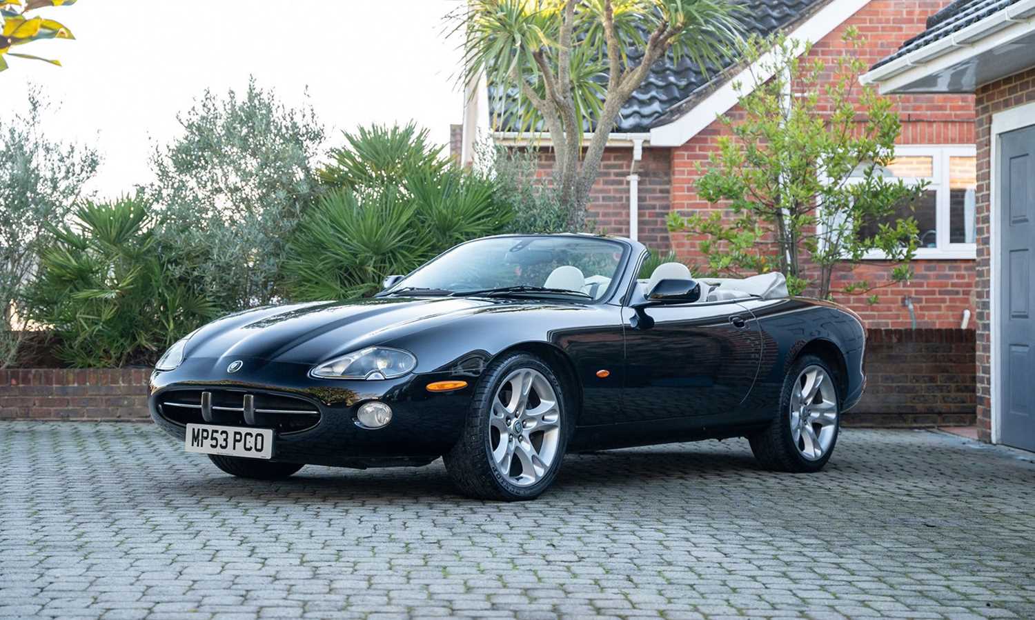 Lot 290 - 2003 Jaguar XK8 4.2 Convertible