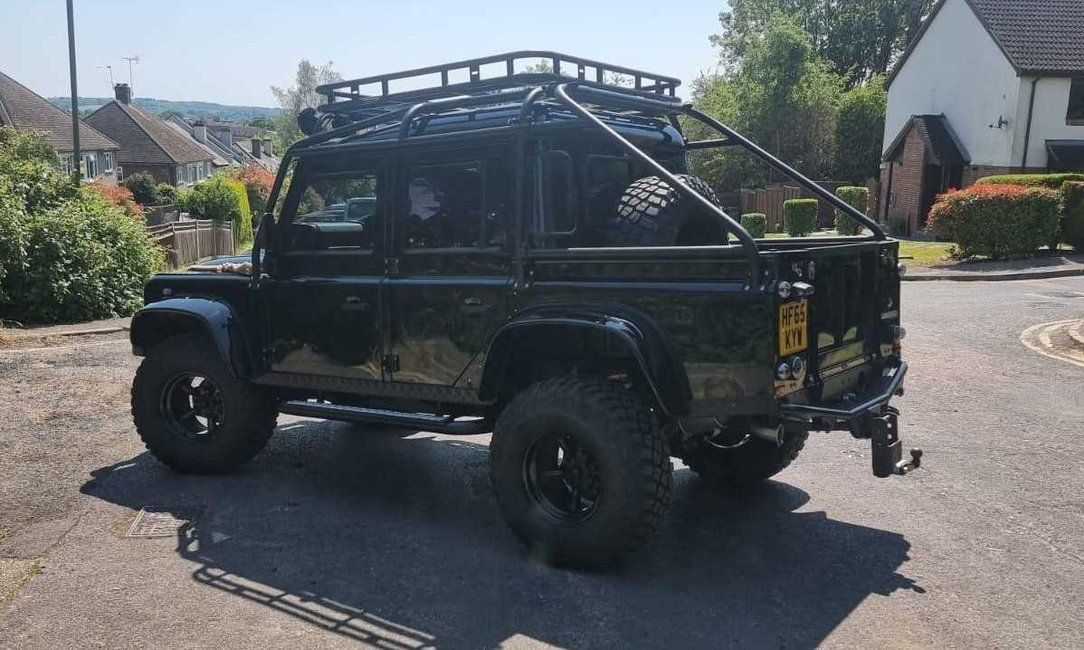 190 Land Rover Lot 190 - 2015 Land Rover Defender 110 XS Spectre
