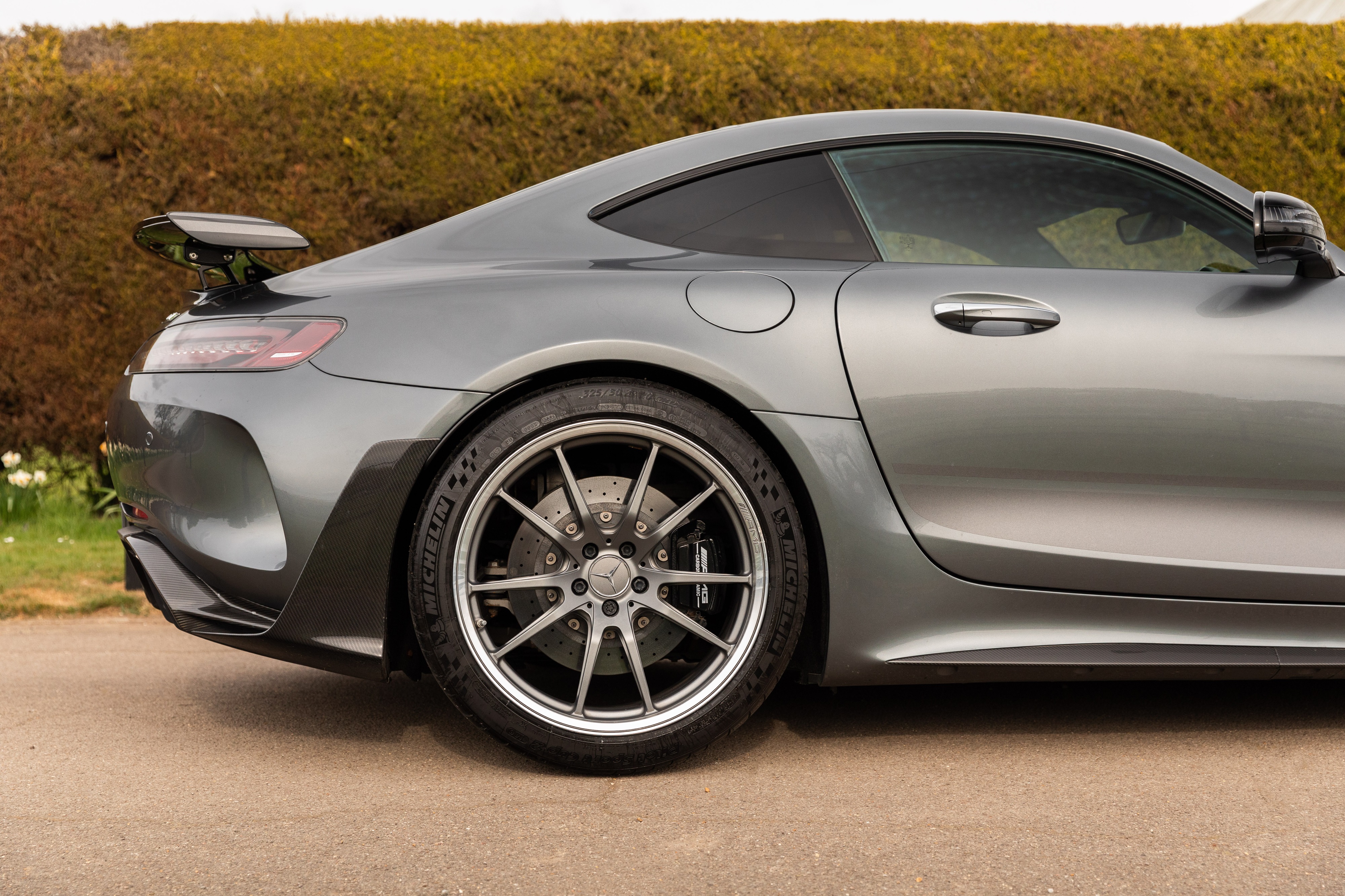 Gt While R Machine Lot 167 - 2019 Mercedes-Benz AMG GT R Pro