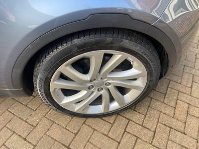 Lot 2018 Land Rover Discovery Luxury HSE SD4