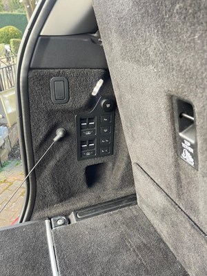 Lot 2018 Land Rover Discovery Luxury HSE SD4
