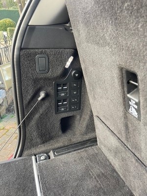 Lot 2018 Land Rover Discovery Luxury HSE SD4