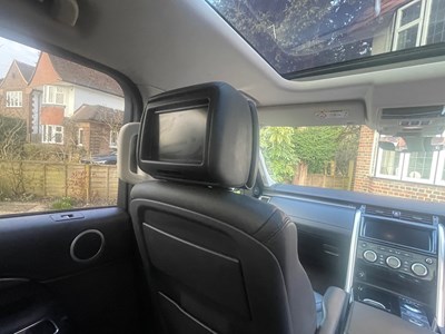 Lot 2018 Land Rover Discovery Luxury HSE SD4