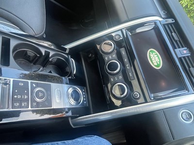 Lot 2018 Land Rover Discovery Luxury HSE SD4