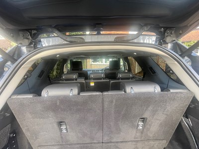 Lot 2018 Land Rover Discovery Luxury HSE SD4