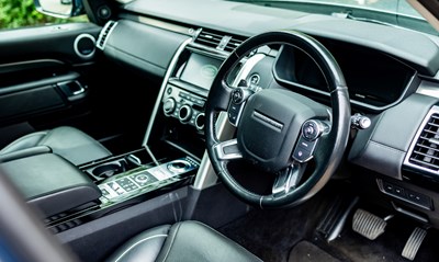 Lot 2018 Land Rover Discovery Luxury HSE SD4