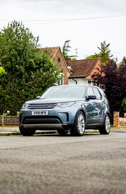 Lot 2018 Land Rover Discovery Luxury HSE SD4
