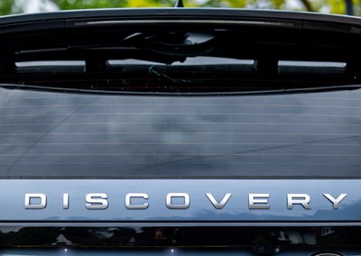 Lot 2018 Land Rover Discovery Luxury HSE SD4