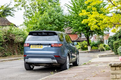 Lot 2018 Land Rover Discovery Luxury HSE SD4