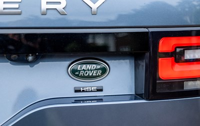 Lot 2018 Land Rover Discovery Luxury HSE SD4