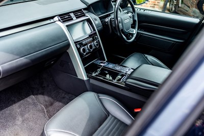 Lot 2018 Land Rover Discovery Luxury HSE SD4