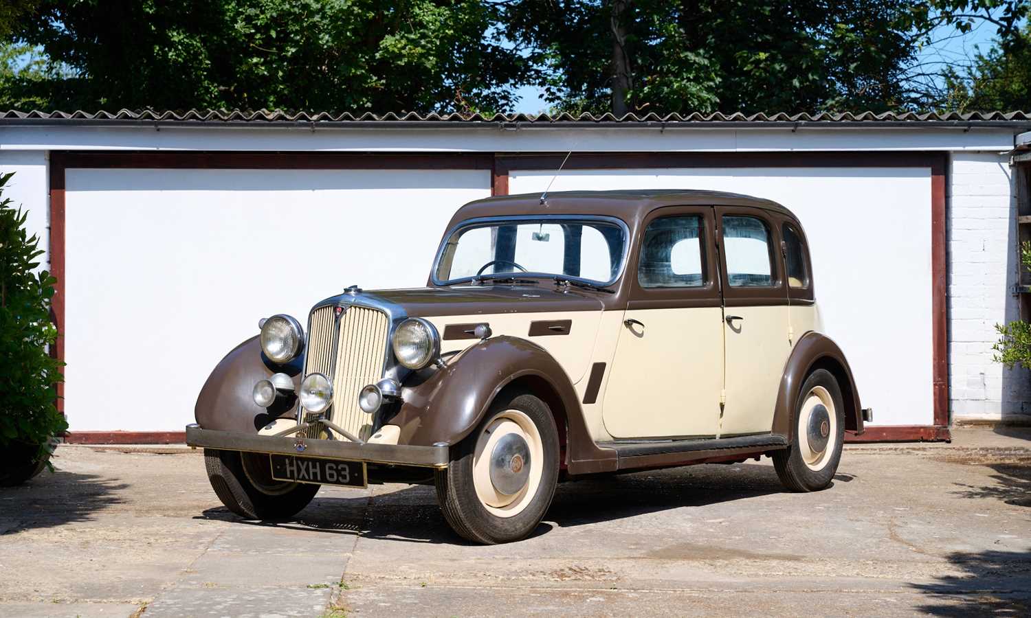 Lot 1947 Rover 16 Saloon