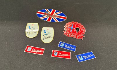 Lot Vespa Badges