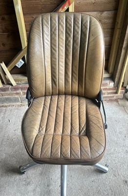 Lot Jaguar E-Type office chair