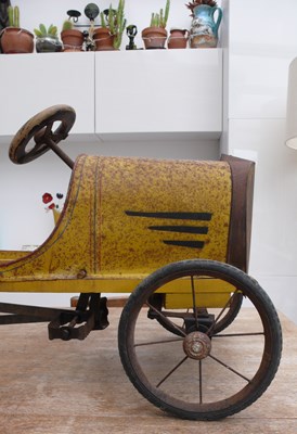 Lot Child's pedal car