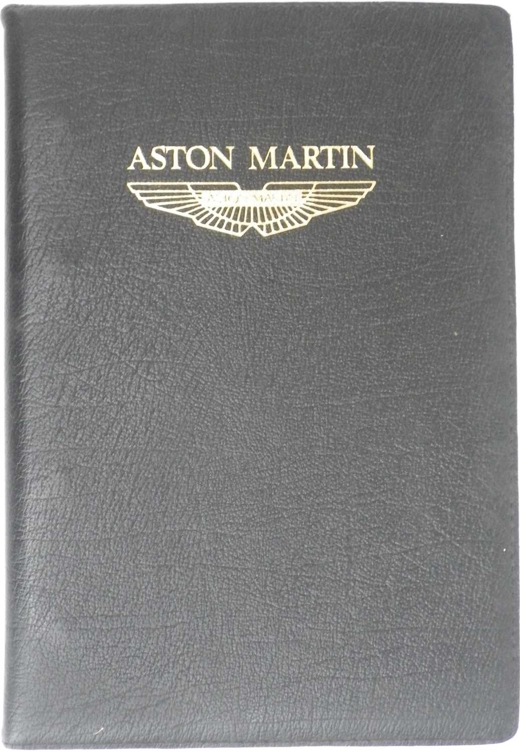 Lot Aston Martin V8 Driver's handbook