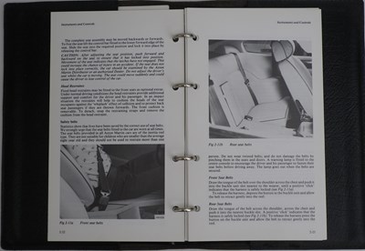 Lot Aston Martin V8 Driver's handbook