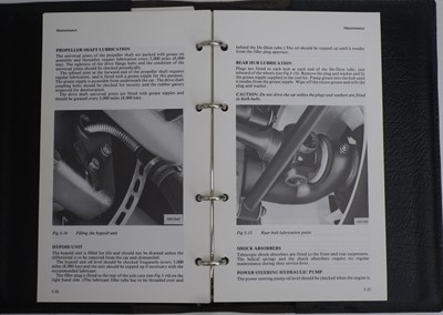 Lot Aston Martin V8 Driver's handbook
