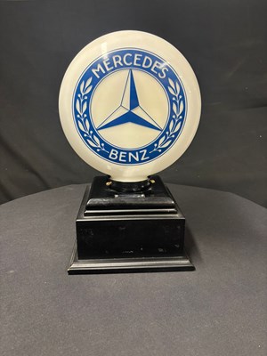 Lot Mercedes-Benz Globe