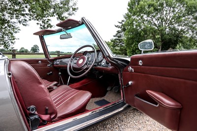 Lot 1964 Mercedes-Benz 230 SL Pagoda