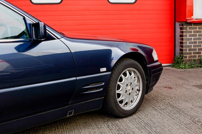 Lot 1996 Mercedes-Benz SL320
