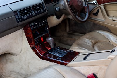 Lot 1996 Mercedes-Benz SL320