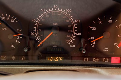 Lot 1996 Mercedes-Benz SL320