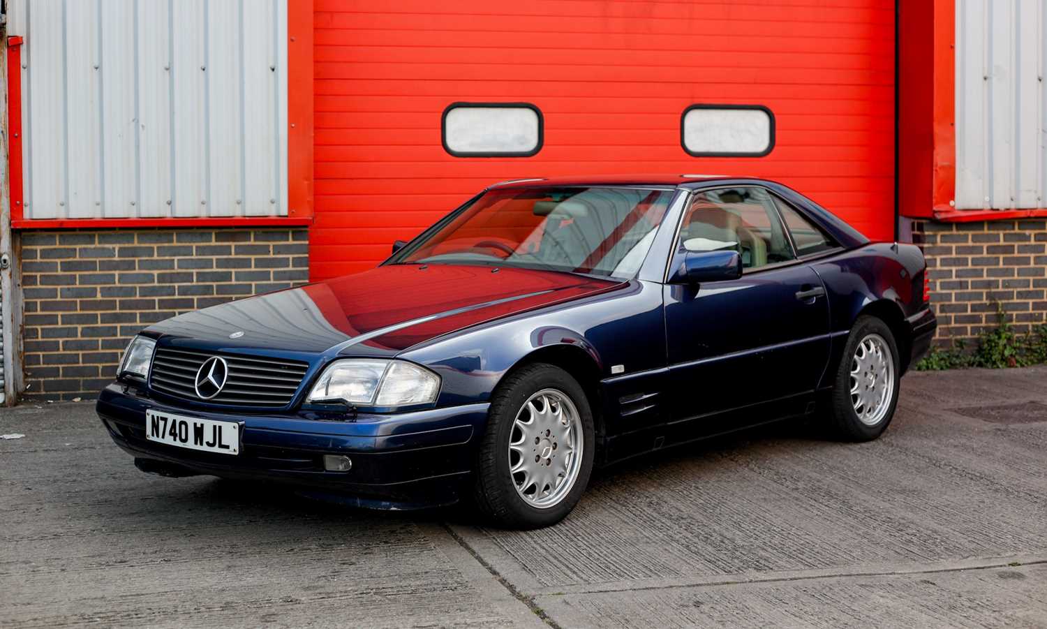 Lot 1996 Mercedes-Benz SL320