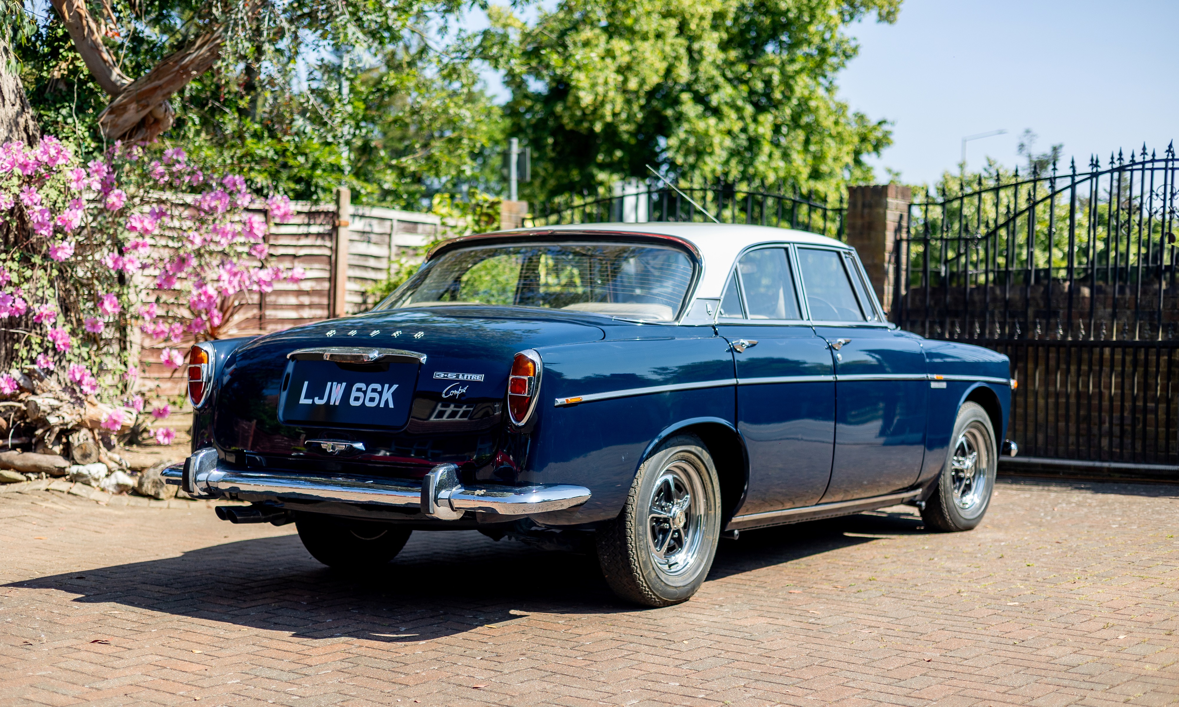 Lot 275 - 1972 Rover P5B Coupé