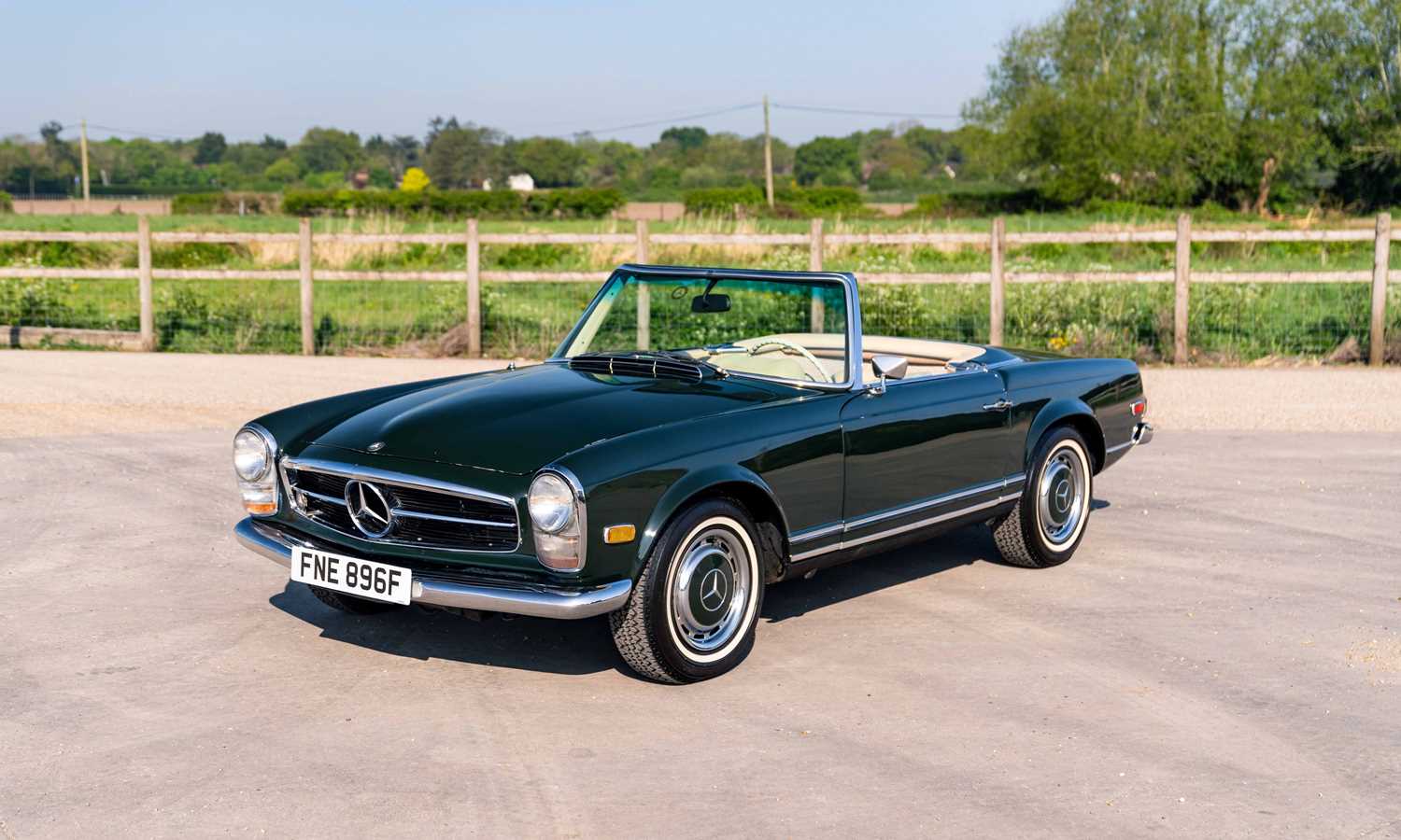 Lot 1968 Mercedes-Benz 280 SL Pagoda