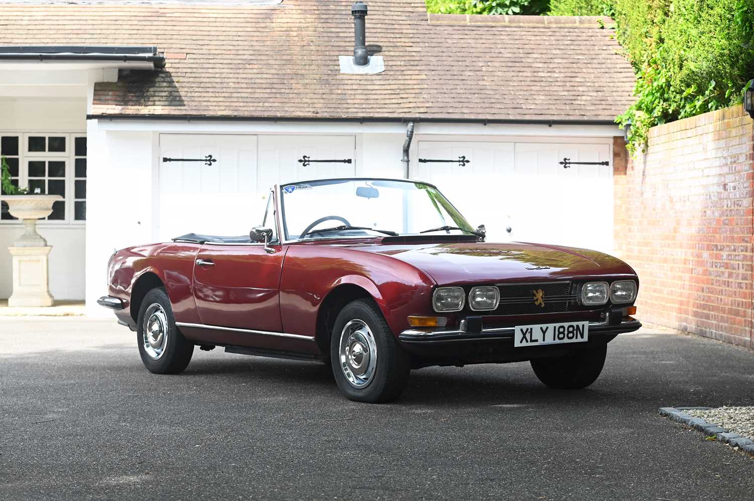Lot 1974 Peugeot 504 GL Cabriolet