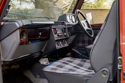 Lot 1990 Mercedes-Benz 280 GE