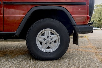 Lot 1990 Mercedes-Benz 280 GE