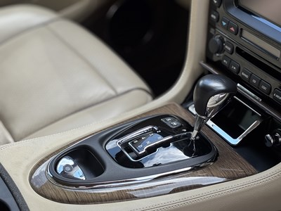 Lot 6 - 2009 Jaguar XJ 3.0 V6 Final Edition