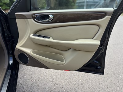 Lot 6 - 2009 Jaguar XJ 3.0 V6 Final Edition
