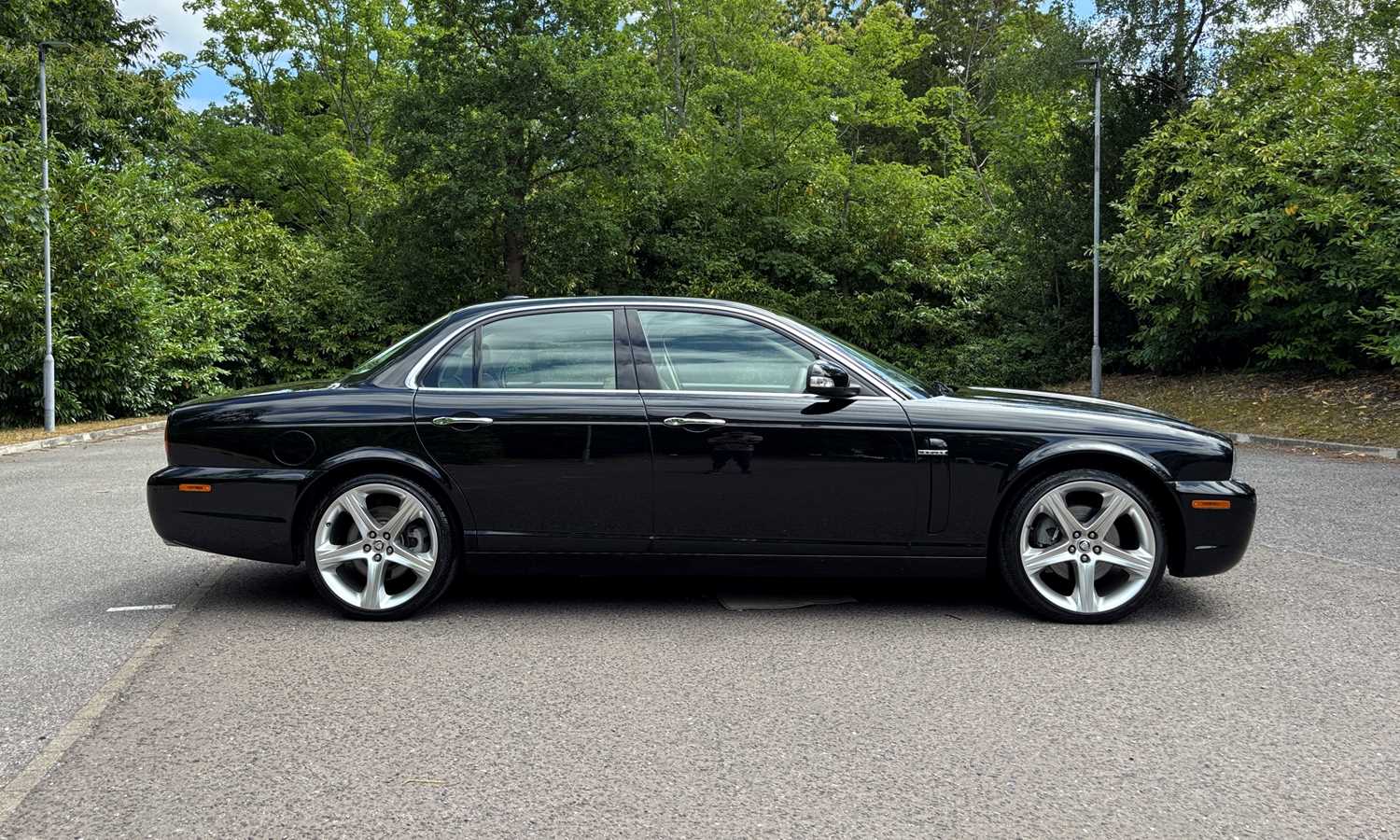 Lot 6 - 2009 Jaguar XJ 3.0 V6 Final Edition