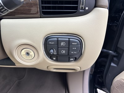 Lot 6 - 2009 Jaguar XJ 3.0 V6 Final Edition