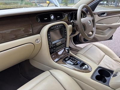 Lot 6 - 2009 Jaguar XJ 3.0 V6 Final Edition